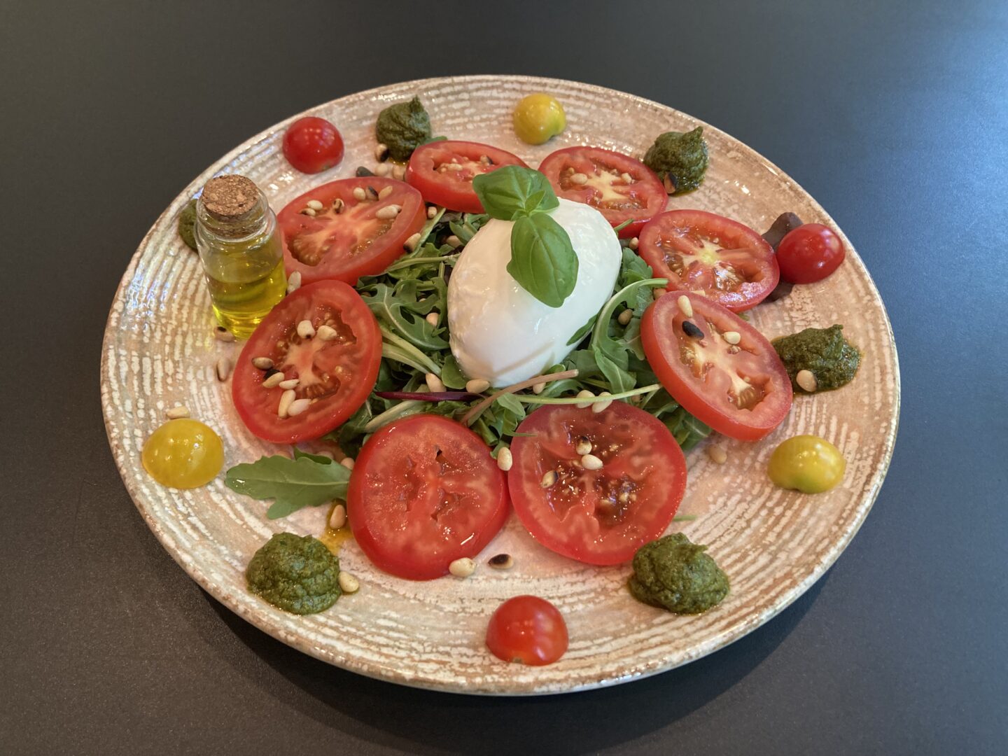 Büffelmozzarella aus OÖ mit Tomaten/Basilkumpesto